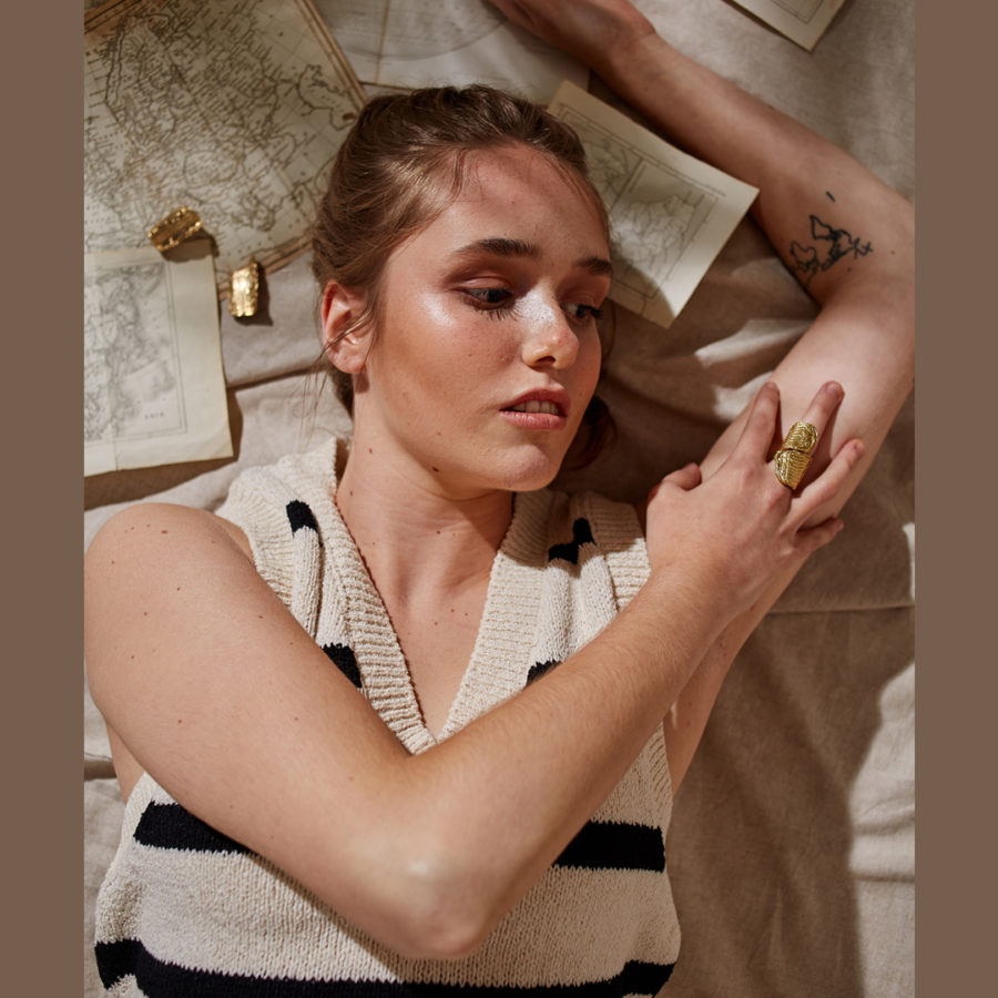 Fotografía de producto con modelo, joyería - 00001